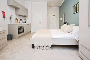 Bedroom (a)- click for photo gallery